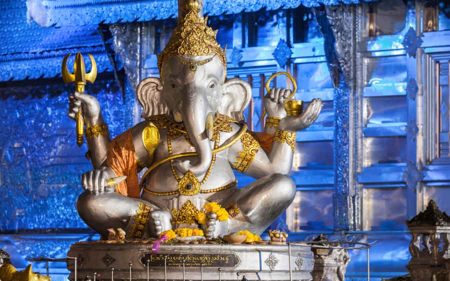 Chiang Mai: Half-Day Private City Tour by Tuk Tuk - Wat Chedi Luang: Big Temple Scale and Clear Religious Atmosphere