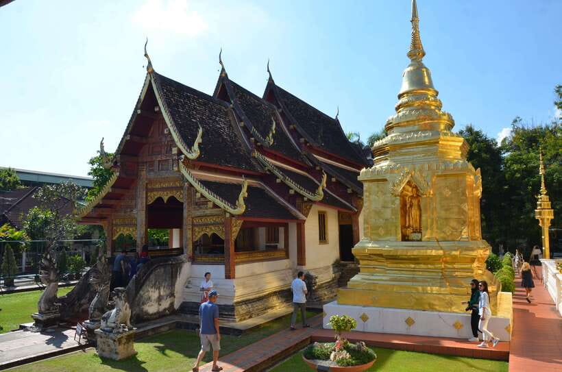 Chiang Mai: Historic Temples and City Guided Walking Tour - Wat Phan Tao: teak wood, royal-era ties, and a throne you can’t ignore