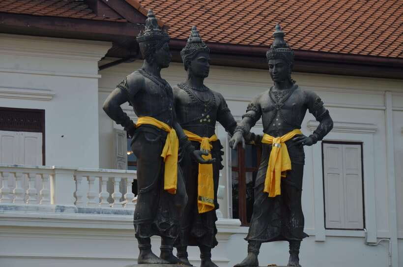 Chiang Mai: Historic Temples and City Guided Walking Tour - Price and logistics: where the $21 really goes