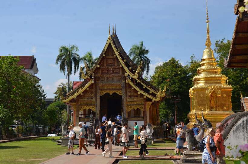 Chiang Mai: Historic Temples and City Guided Walking Tour - Starting at Wat Chiang Man: the oldest temple sets the tone