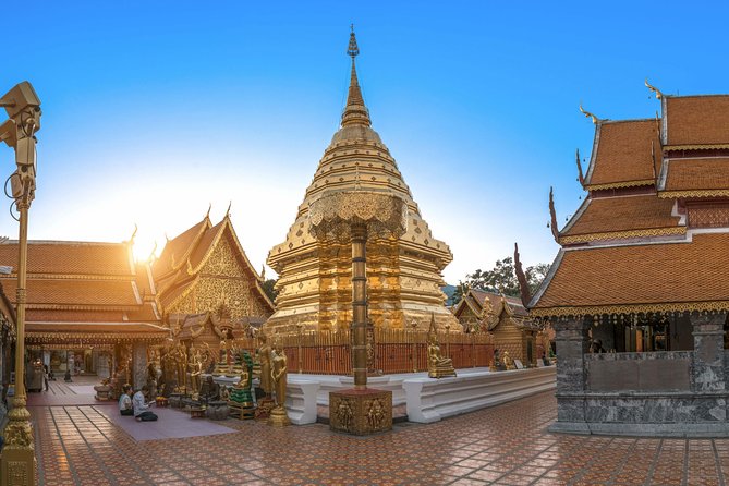 Chiang Mai Iconic Temples and City Tour - Wat Chedi Luang: Old City Power, Plus the Emerald Buddha Connection