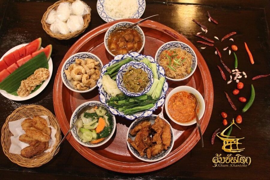 Chiang Mai: Khum Khantoke Northern Thai Cuisine and Show - Seating and comfort: the ground-level reality