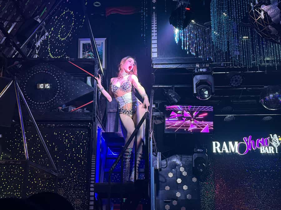 Chiang Mai: Ladyboy Cabaret Show with Dinner and Drinks - Practical Tips Before You Go: What to Bring and How to Prepare
