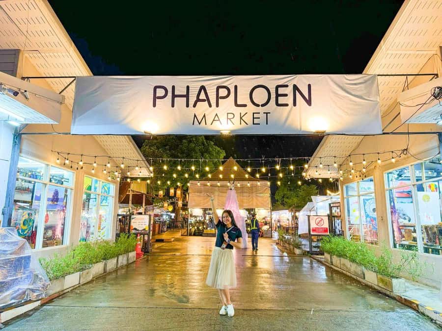 Chiang Mai: Ladyboy Cabaret Show with Dinner and Drinks - Night Market Stops: Food, Drinks, and Cultural Context