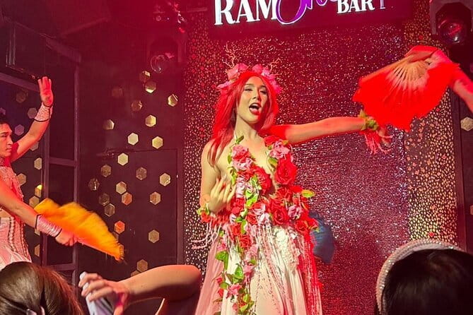 Chiang Mai: Ladyboy Cabaret – Stories, Dinner and Sparkle - Chiang Mai at 8pm: the songthaew start that sets the tone