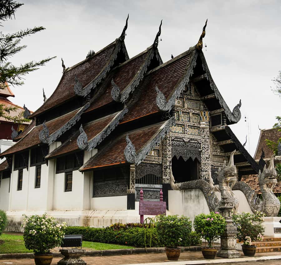 Chiang Mai Light: Tuk Tuk Night Tour with Temples & Markets - Wat Chedi Luang, Wat Phra Singh, Wat Lok Moli: three temple stops with a clear flow