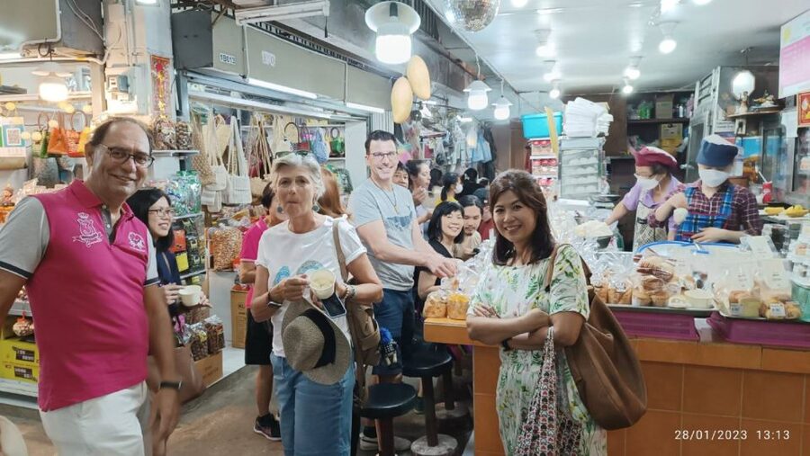 Chiang Mai: Local Food and Markets Guided Walking Tour - Go Neng and Pa Thong Ko: the deep-fried snack everyone jokes about
