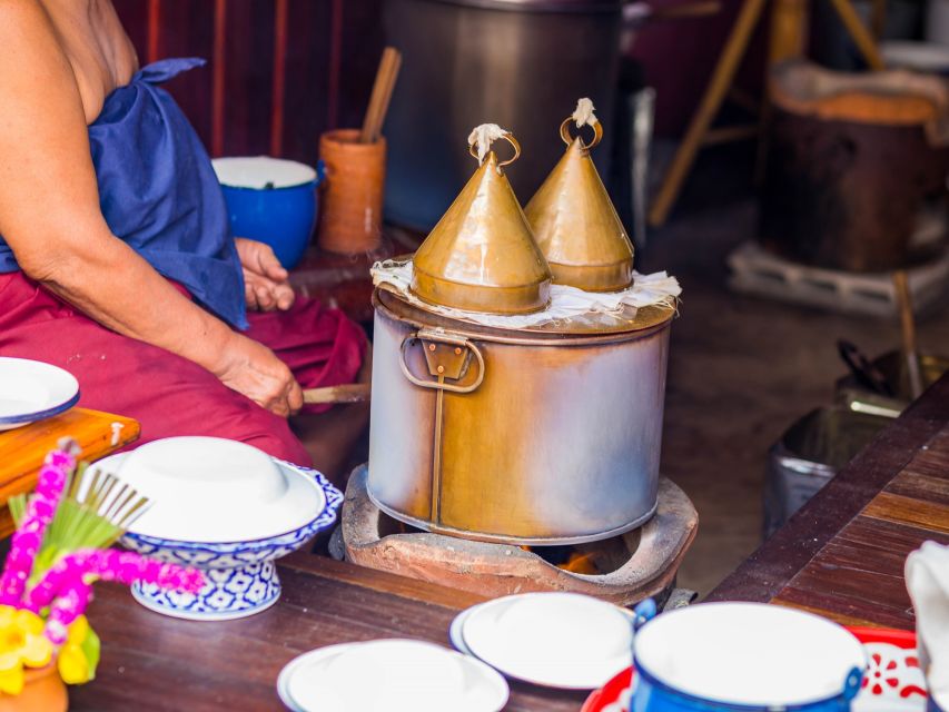 Chiang Mai: Local Food and Markets Guided Walking Tour - Warorot Market: graze through Thai snacks and hunt mango sticky rice