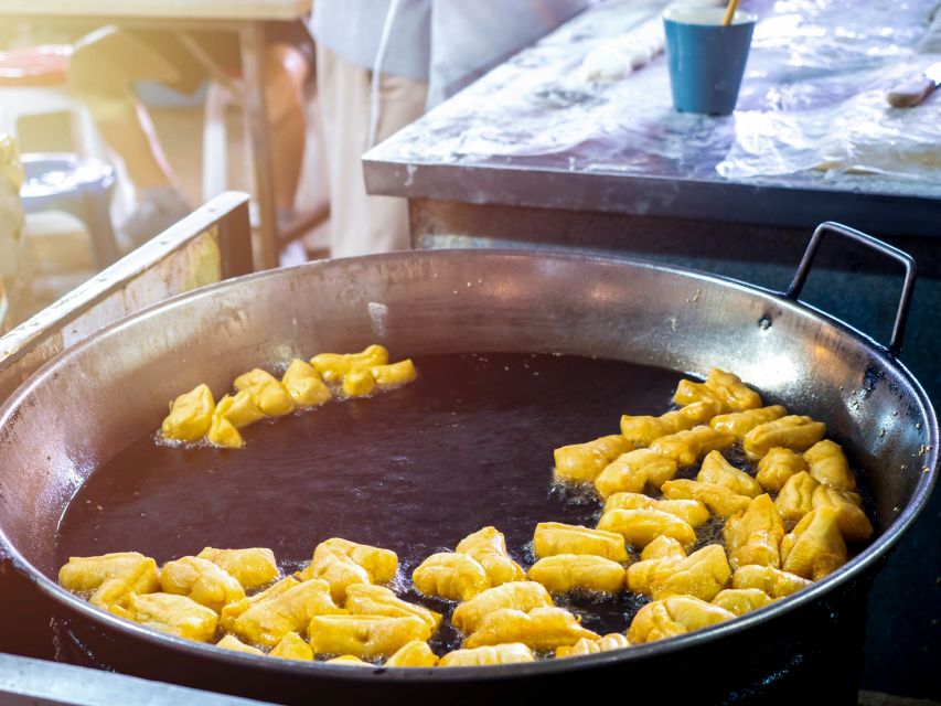Chiang Mai: Local Food and Markets Guided Walking Tour - Food choices at your pace: what’s included and what costs extra