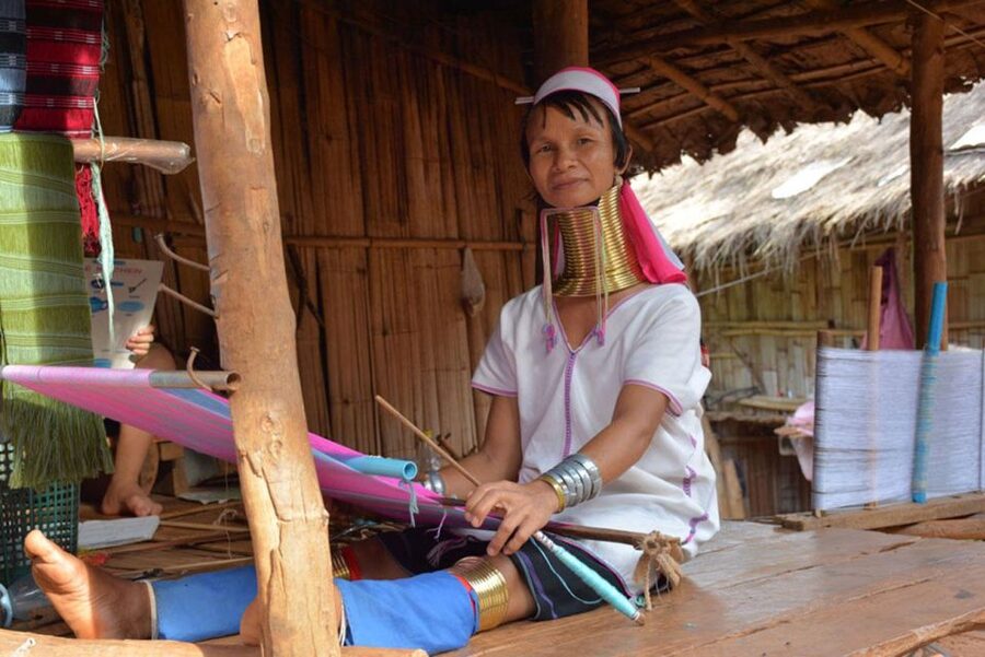 Chiang Mai: Long Neck Village & Chiang Rai’s Iconic Temples - Mae Kajan Hot Springs: a calm break or a busy tourist stop?