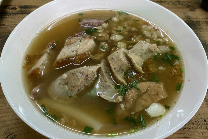 Chiang Mai Michelin Food Walking Tour with Professional Tour Guide - The Guide Makes It Work: English/Thai Support and Real Local Insight