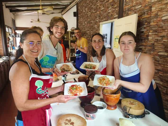Chiang Mai: Morning Cooking Class with Market Visit - Morning Market Scents and an Air-Conditioned Cooking Studio
