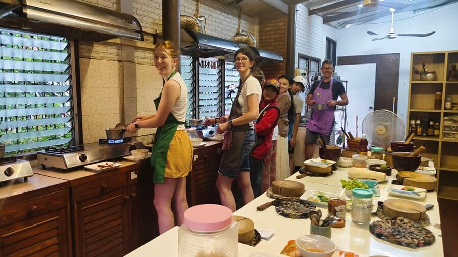 Chiang Mai: Morning Cooking Class with Market Visit - The Market Stop: What You Smell, Touch, and Choose