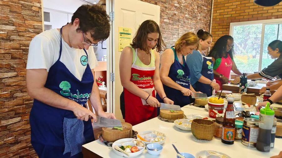 Chiang Mai: Morning Cooking Class with Market Visit - Organic Garden and Herb Picking for Real Thai Flavors