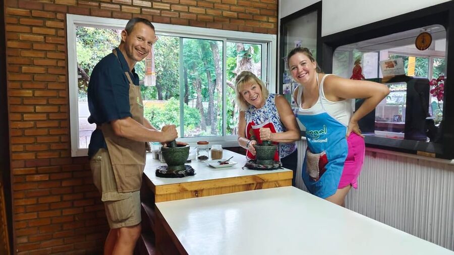Chiang Mai: Morning Cooking Class with Market Visit - Cooking Lesson Format: Six Dishes and Thai Techniques
