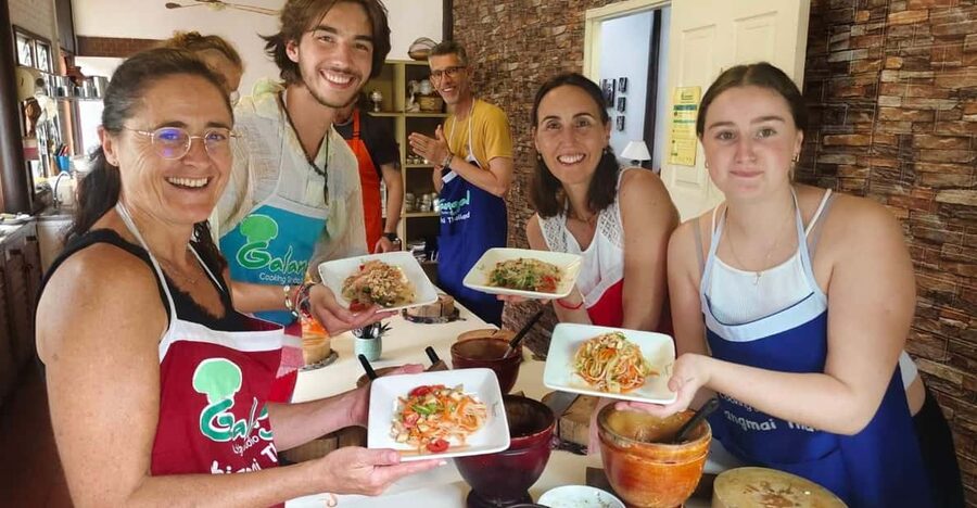 Chiang Mai: Morning Cooking Class with Market Visit - Curry Paste and Soup: The Thai Base-Flavors Lesson