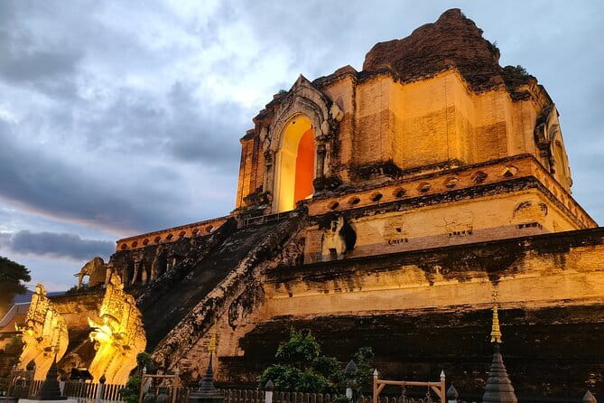 Chiang Mai Old City & Temples 3 hour Twilight Walking Tour - Key things that make this twilight temples tour worth your evening