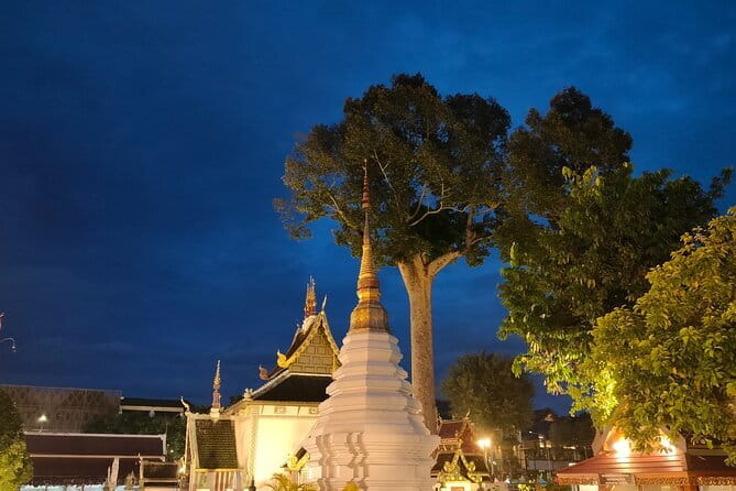 Chiang Mai Old City & Temples 3 hour Twilight Walking Tour - Twilight starts at Wat Phra Singh, not a bus stop