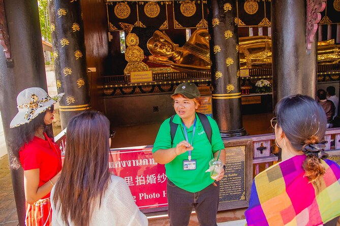 Chiang Mai Old City & Temples Guided Walking Tour - 3 Hrs - Stop 2: Wat Phan Tao’s carved teak wood and former throne hall stories