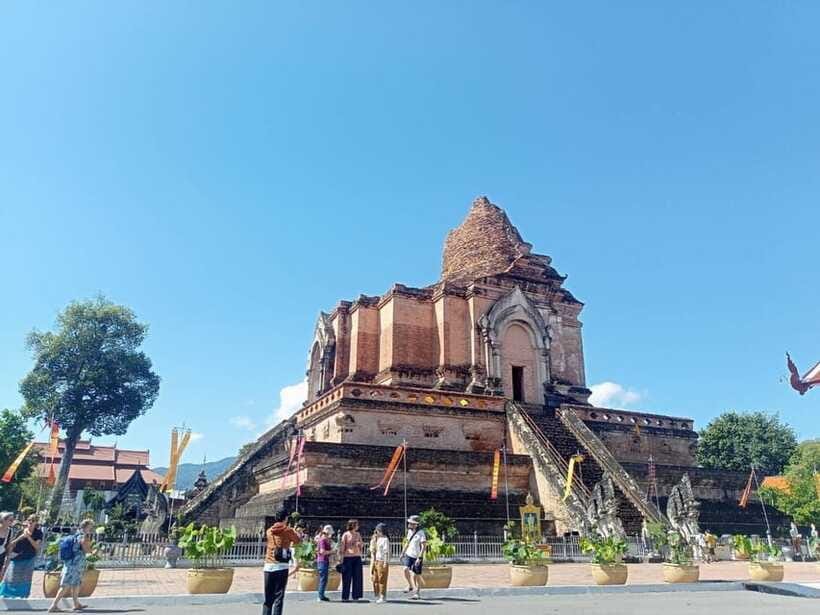 Chiang Mai: Private City Tuk-Tuk Tour - Stop One in the Old City: Wat Phra Singh, Wat Chedi Luang, and Wat Chiang Man