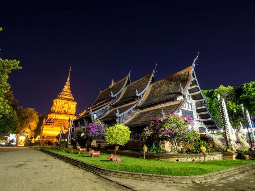 Chiang Mai: Private Historic Old City Bike Tour - Night - The short walk stop (listed as Hrafnabjargafoss): why those pauses matter