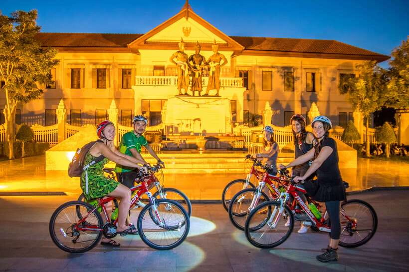 Chiang Mai: Private Historic Old City Bike Tour - Night - Discova Day Tour Shop: where the adventure starts