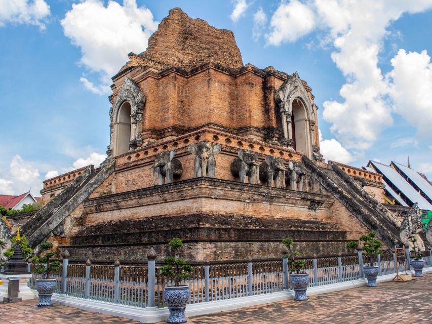 Chiang Mai: Private Tuk Tuk Tour of City Temples With Pickup - Wat Sri Suphan, also called the Silver Temple