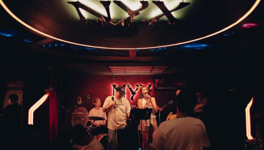 Chiang Mai Pub Crawl: 4 Venues, Beer Buffet & VIP Entry - Group Timing and Pacing: What You Should Expect Minute-to-Minute