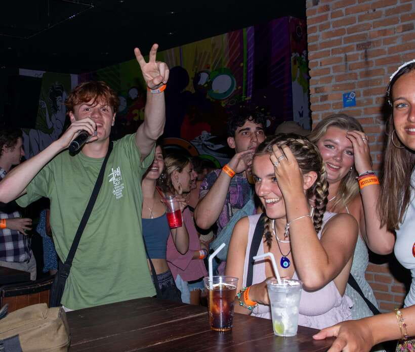 Chiang Mai Pub Crawl: The Best Nightlife in Town! - Karaoke and Dance: Why This Crawl Feels Like a Group Event
