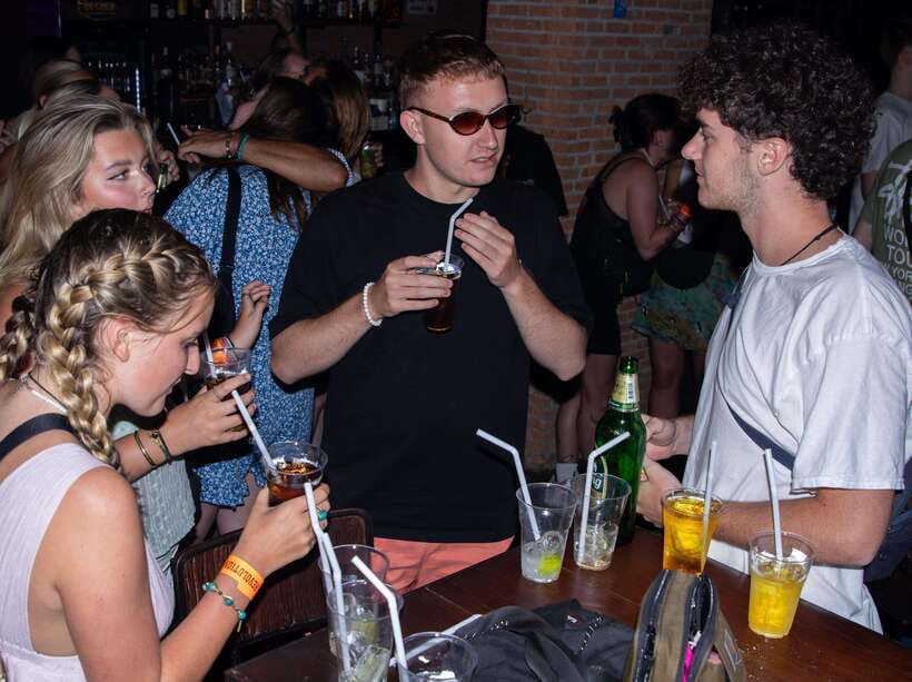 Chiang Mai Pub Crawl: The Best Nightlife in Town! - What You Need to Bring (and How to Not Overdo It)