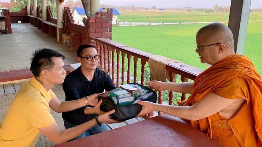 Chiang Mai: Silver Craftwork Temple Tour with Monk Meeting - Transportation and meeting point: start smart, stay relaxed