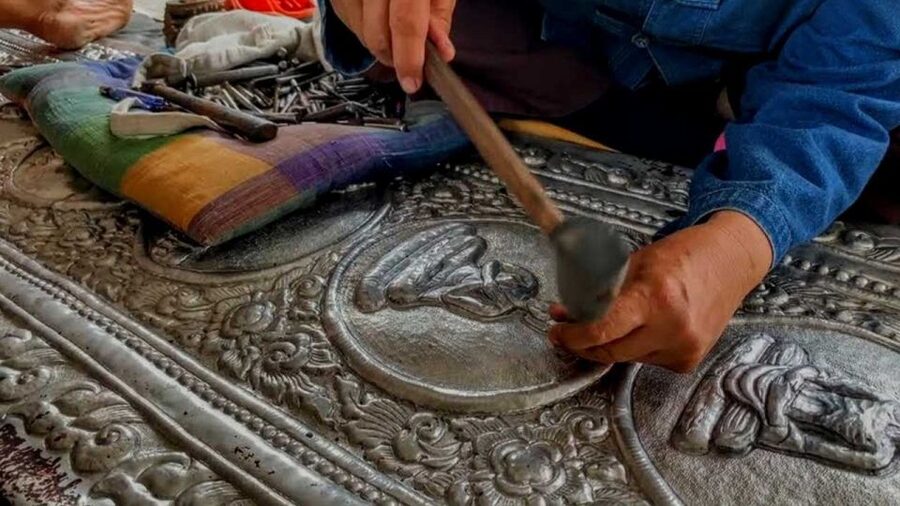 Chiang Mai: Silver Craftwork Temple Tour with Monk Meeting - The monk meeting: questions you can actually use