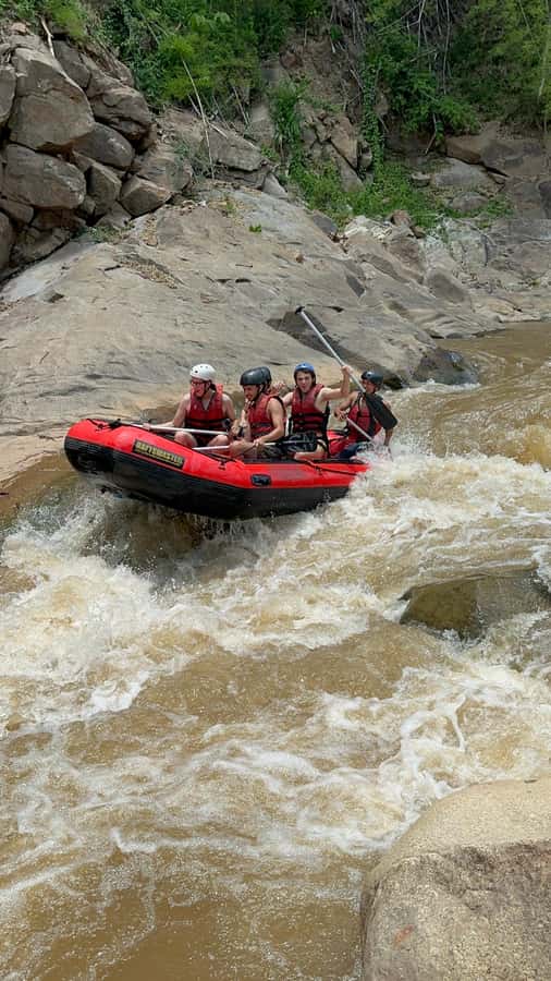 Chiang Mai: Sticky Waterfall and Rafting Day Trip - White-water rafting on Mae Taeng River: levels 3–4 for about 4 km