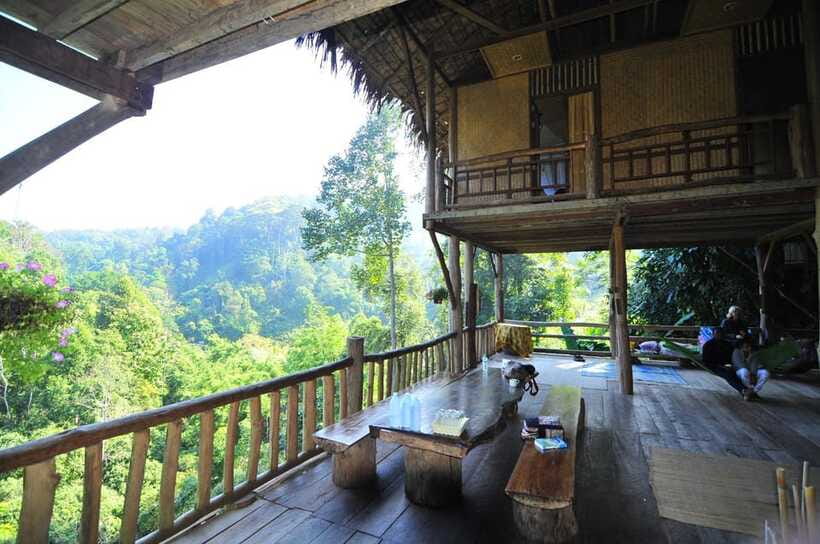 Chiang Mai: Sticky Waterfall & Caves Tour w/ Treehouse Stay - Day 2: Chiang Dao Caves with kerosene lamps and a local guide