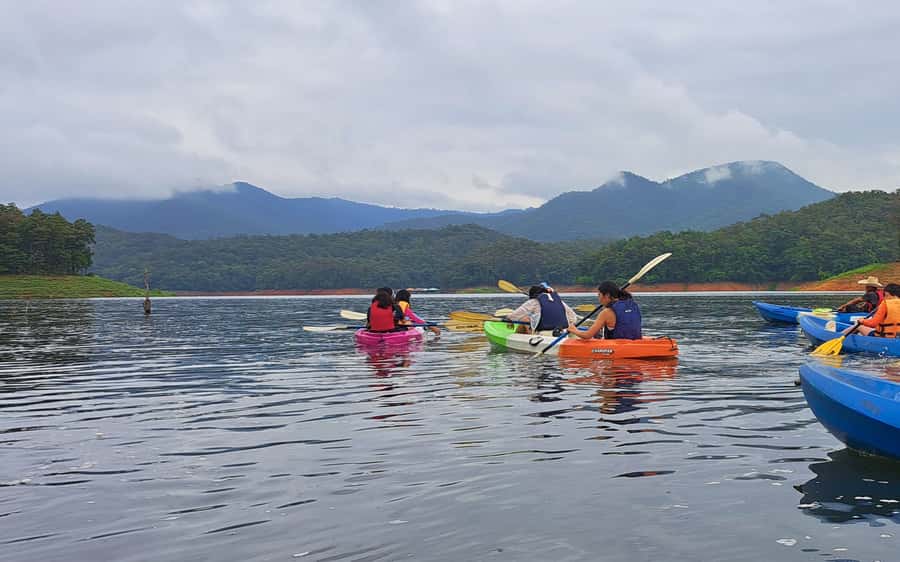 Chiang Mai: Sticky waterfall, lake kayak and cycling tour - Mae Ngat Dam kayaking: stable boats, real paddling time