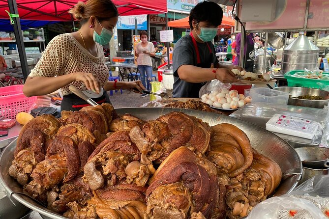 Chiang Mai Street Food Tour by Tuk Tuk with Pick Up - Wat Phra Singh: a UNESCO-area highlight without dragging your feet