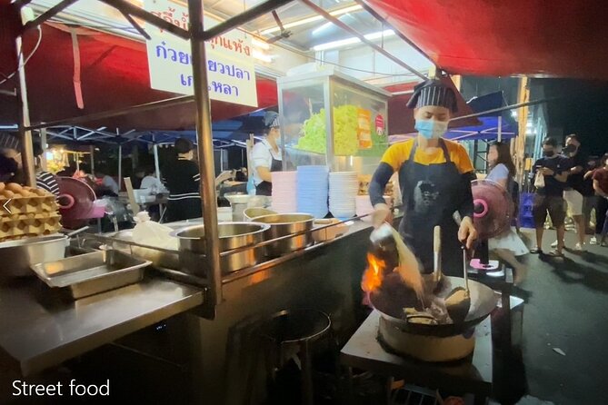 Chiang Mai Street Food Tour by Tuk Tuk with Pick Up - Rooftop views at Xanadu Pub: the calm landing after the busy streets