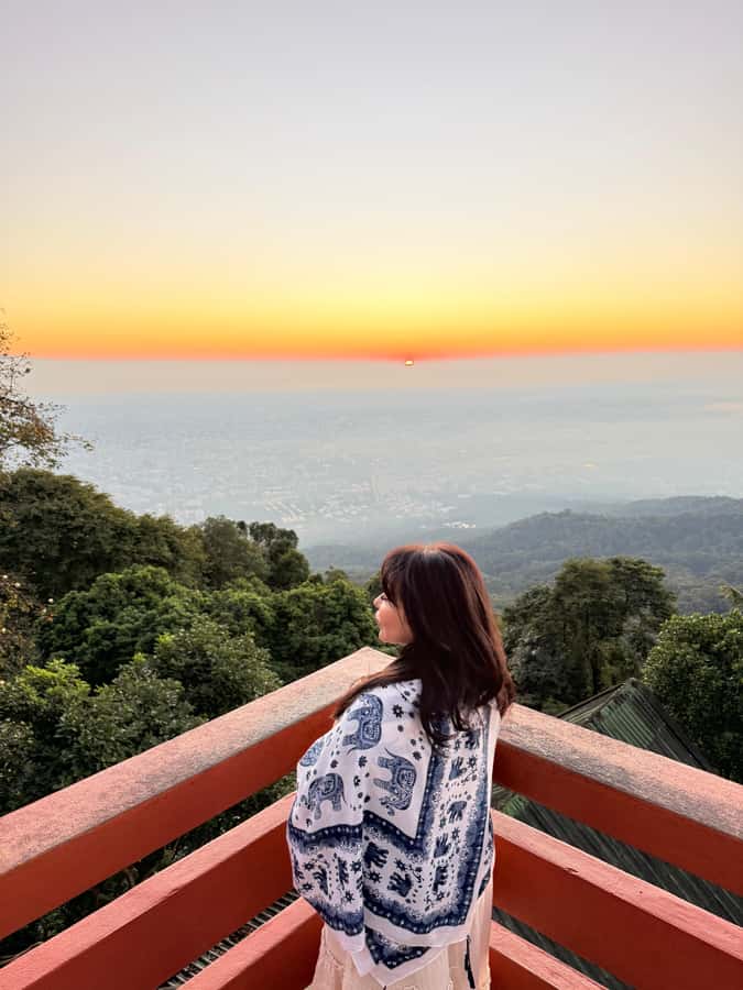 Chiang Mai: Sunrise DoiSuthep | WatPhaLat | iPhoneSnap - Wat Phra That Doi Suthep: cable car, golden pagoda, and real photo time