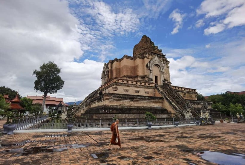 Chiang Mai: Temple And City Walking Tour Part I - A 4-Hour Morning Walk Through Chiang Mai’s Temple Core