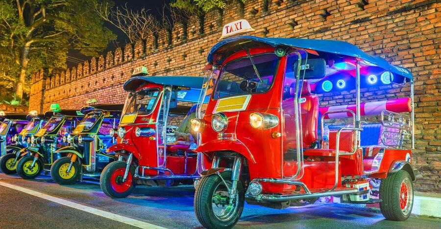 Chiang Mai: Temples and Street Food Night Tour by Tuk Tuk - Key things to know before you go