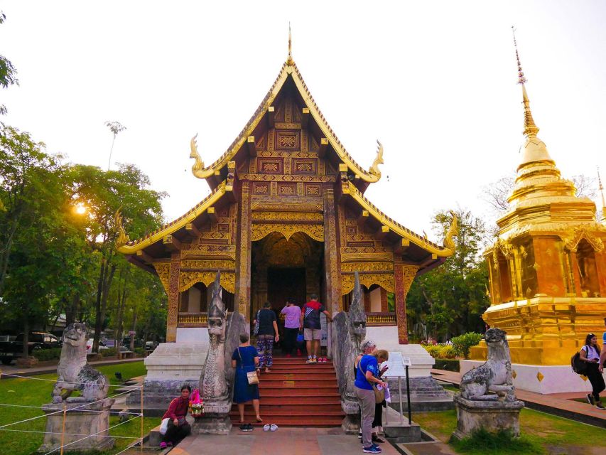 Chiang Mai: Temples and Street Food Night Tour by Tuk Tuk - Price and value: what $41 buys you on a night tour