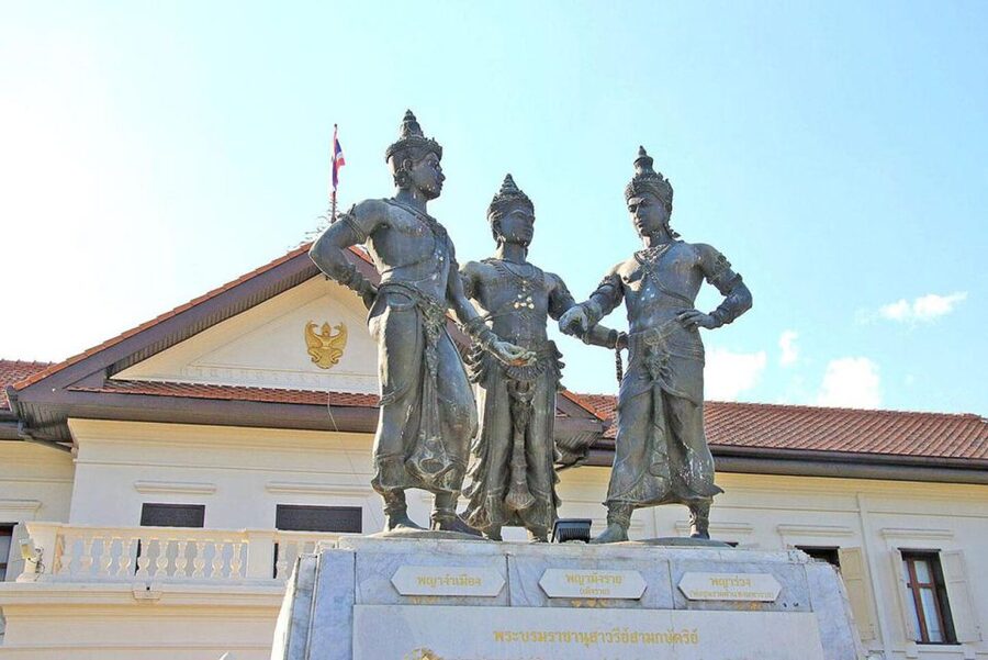 Chiang Mai: Temples and Street Food Night Tour by Tuk Tuk - Pickup, timing, and how the 2-hour plan works in real life
