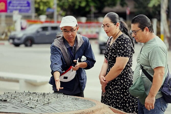 Chiang Mai Temples Visit Walking Tour with Ex-Monk Guide Part 2 - Entering The Tour at Three Kings Monument