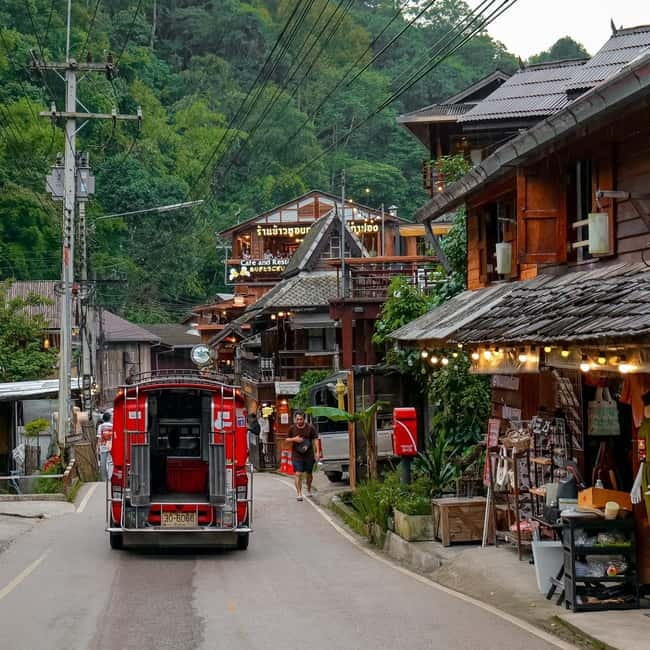 Chiang Mai: The Giant Café & Mae Kampong Village Day Trip - Mae Kampong Village: wooden houses, a temple stop, and real pacing