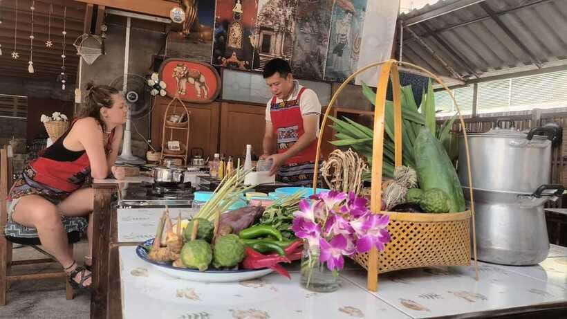 Chiang Mai: Traditional Thai Cooking Class with Market Tour - Should you book this Chiang Mai cooking class?