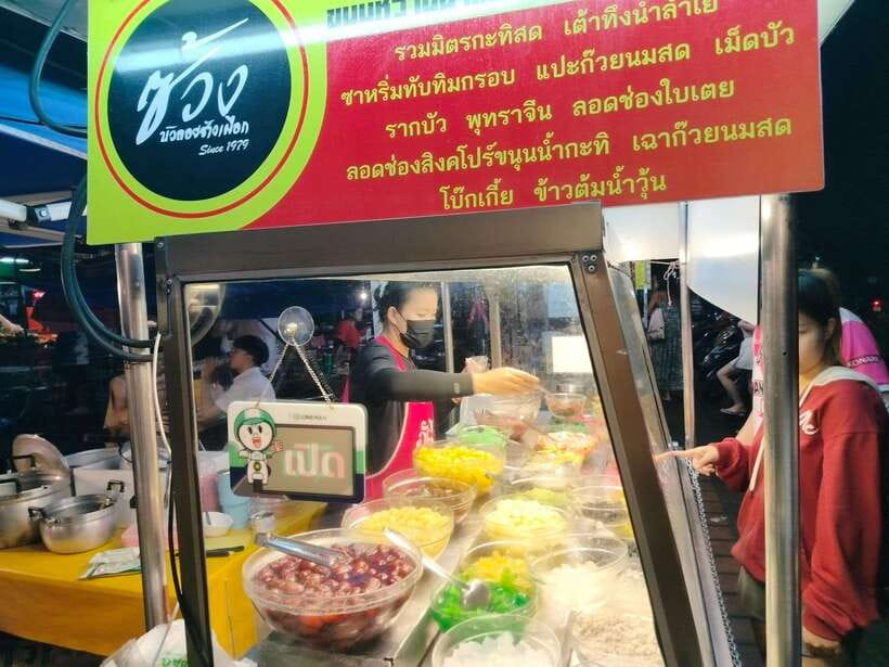 Chiang Mai: Tuk-Tuk Evening Tour with Temples & Street Foods - The night markets: Chang Phuak Gate to Warorot to Ton Lam Yai