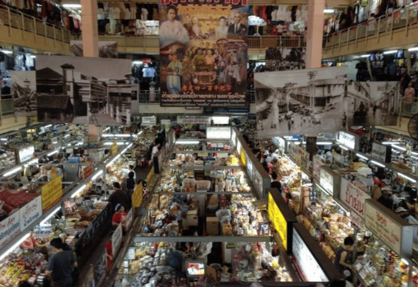 Chiang Mai Tuk Tuk: Old City Private Day Tour - Warorot Market: shopping and street food without losing your morning
