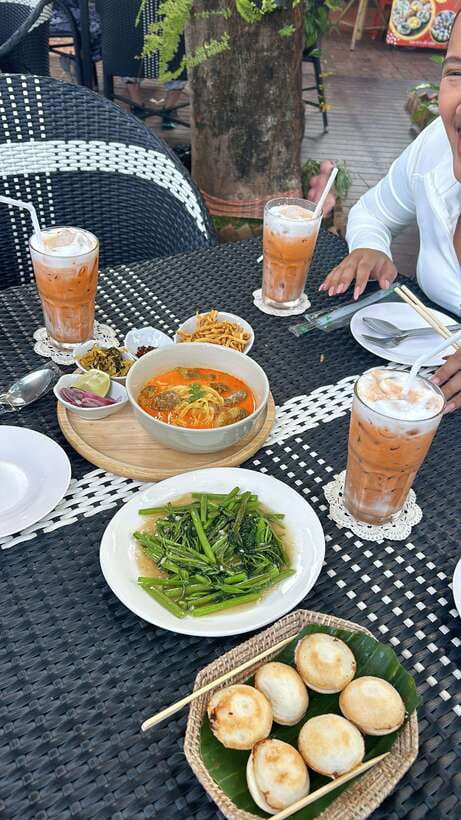 Chiang Mai: Walking Food Tour - Khao soi and morning glory with Thai iced tea: the comfort peak