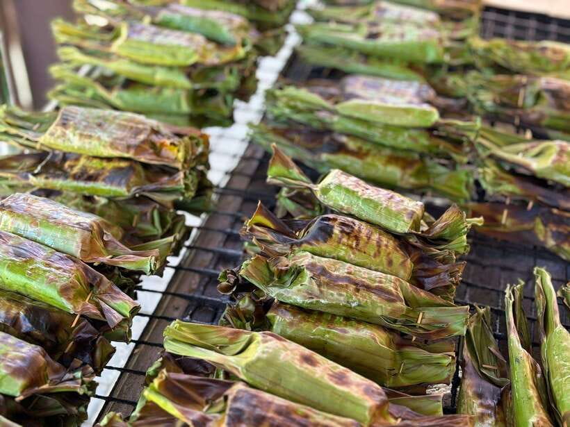 Chiang Mai: Walking Food Tour - Khanom krok and dessert strategy: pea-blue cool-down and bua loi