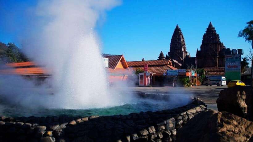 Chiang Mai: White, Blue & Big Buddha Temples in Chiang Rai - Guide quality: why it changes the whole day